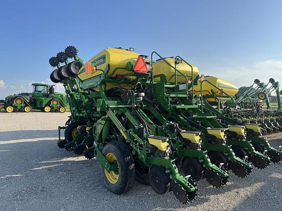 Image of John Deere 1795 equipment image 1