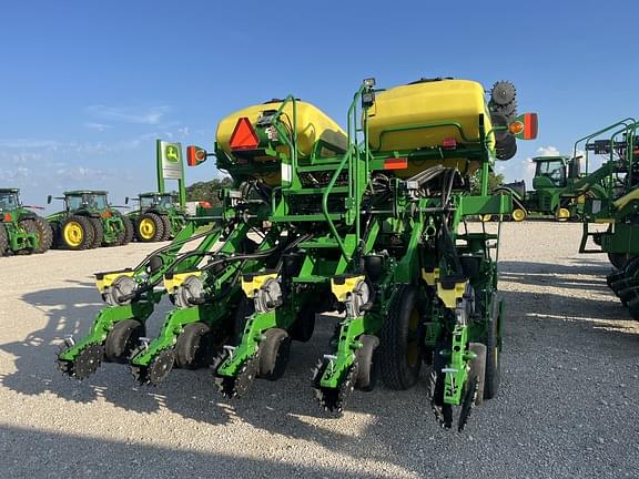 Image of John Deere 1795 equipment image 2