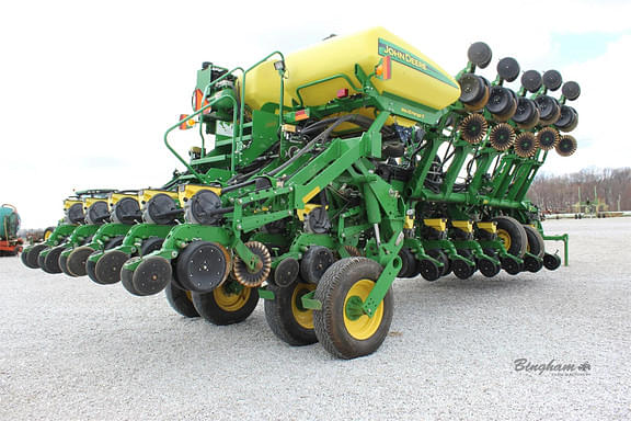 Image of John Deere 1795 equipment image 2