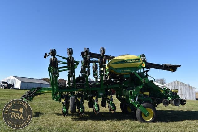 Image of John Deere 1795 equipment image 3