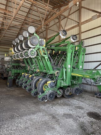 2015 John Deere 1795 Equipment Image0