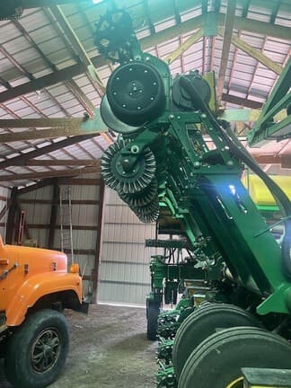 Image of John Deere 1795 equipment image 1