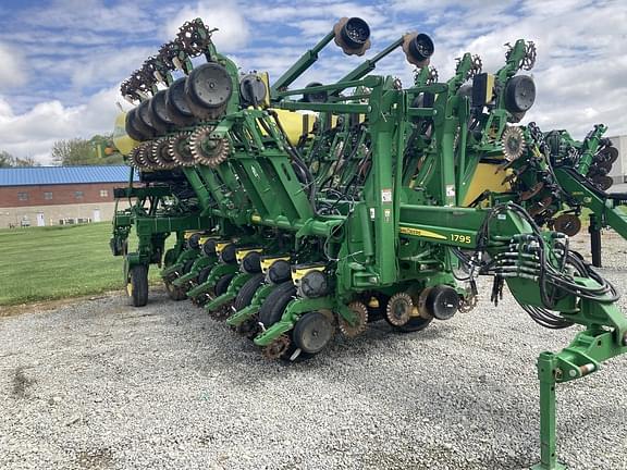 Image of John Deere 1795 equipment image 1