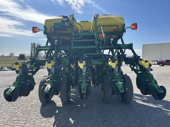 Image of John Deere 1795 equipment image 3