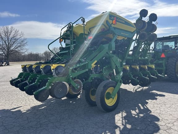 Image of John Deere 1795 equipment image 4