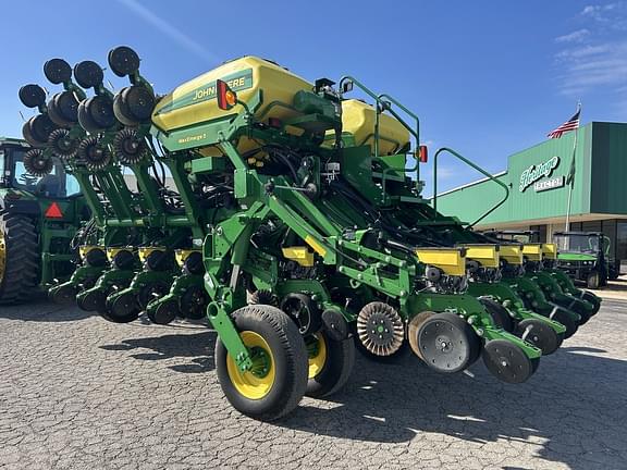 Image of John Deere 1795 equipment image 1