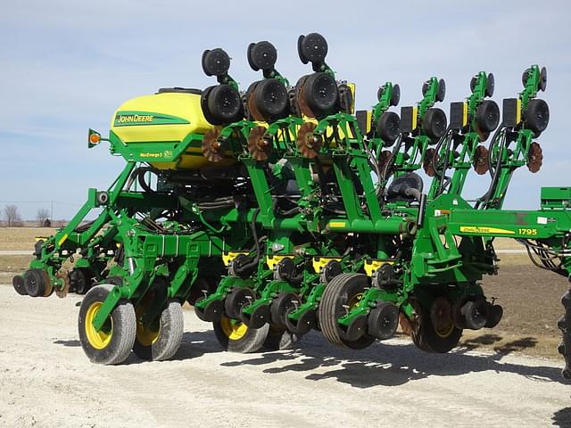 Image of John Deere 1795 equipment image 1