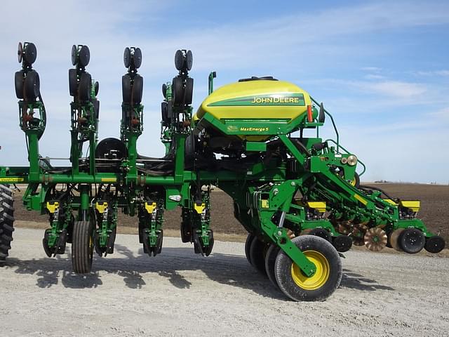 Image of John Deere 1795 equipment image 2