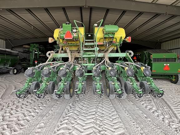 Image of John Deere 1795 equipment image 3