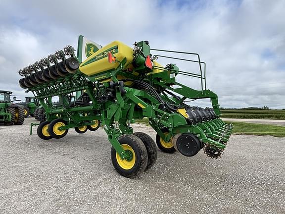 Image of John Deere 1795 equipment image 2