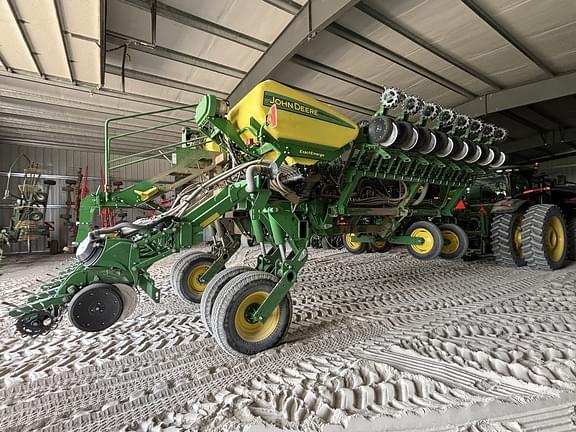 Image of John Deere 1795 equipment image 4
