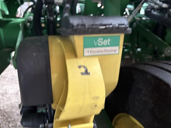 Image of John Deere 1795 equipment image 3