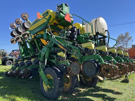 Image of John Deere 1795 equipment image 2