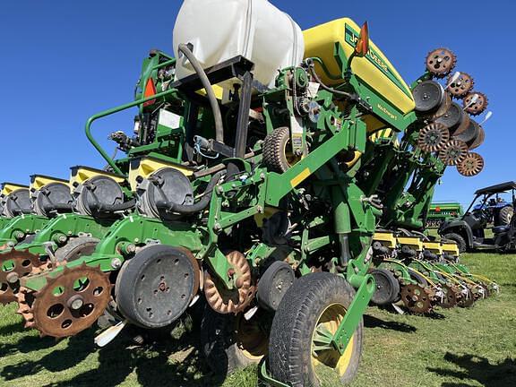 Image of John Deere 1795 equipment image 1