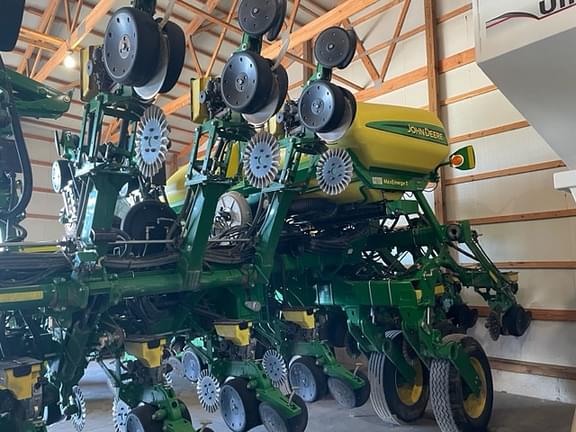 Image of John Deere 1795 equipment image 1