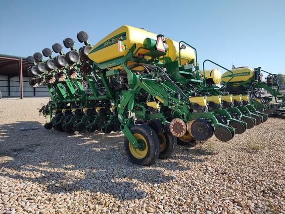 Image of John Deere 1795 equipment image 3