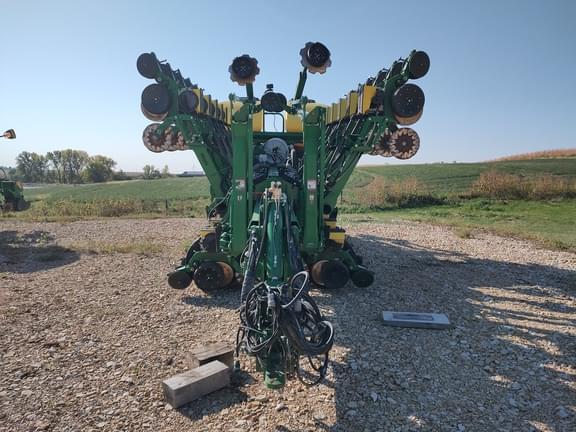Image of John Deere 1795 equipment image 3