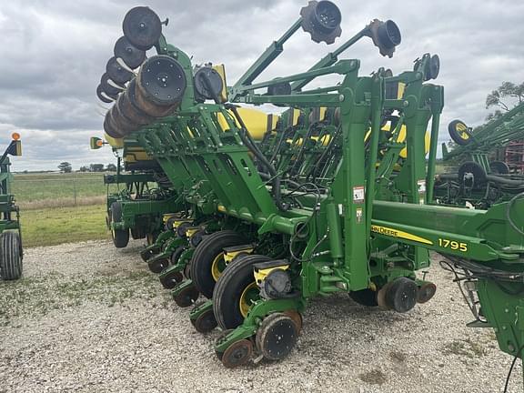 Image of John Deere 1795 equipment image 1