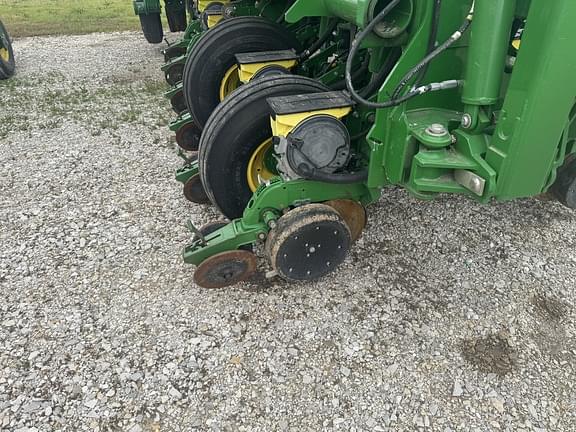 Image of John Deere 1795 equipment image 3