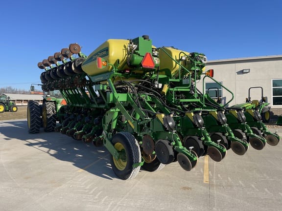 2015 John Deere 1795 Equipment Image0