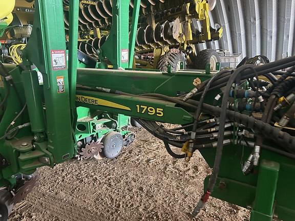 Image of John Deere 1795 equipment image 3