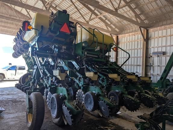 Image of John Deere 1795 equipment image 3