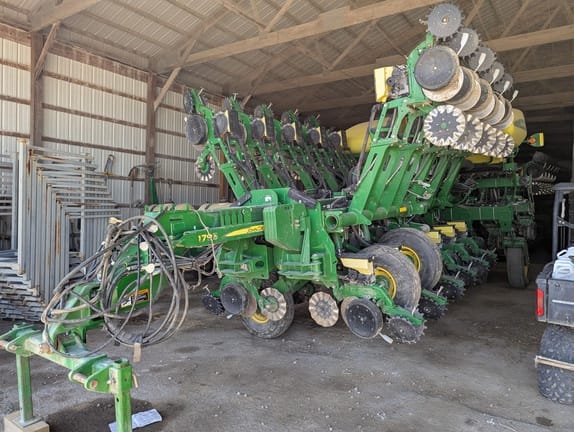 2015 John Deere 1795 Equipment Image0