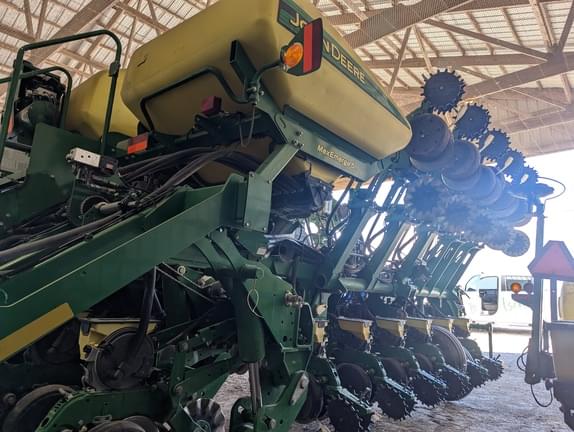 Image of John Deere 1795 equipment image 4