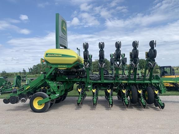 Image of John Deere 1795 equipment image 3