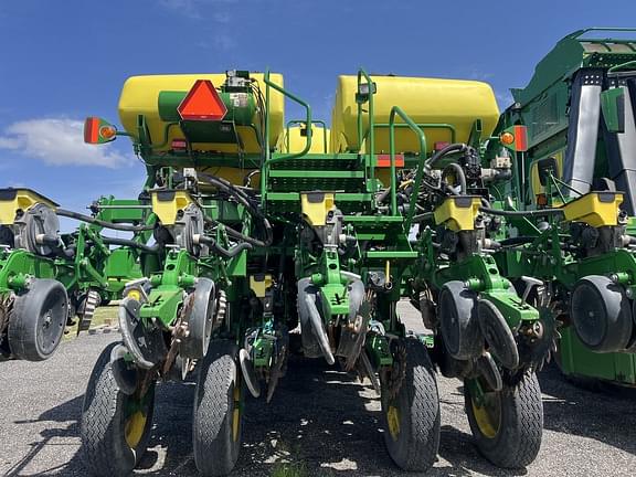 Image of John Deere 1795 equipment image 4