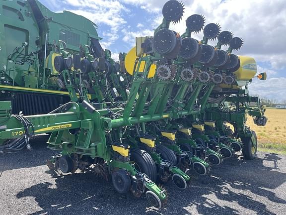Image of John Deere 1795 equipment image 1