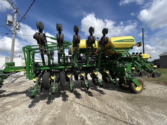 Image of John Deere 1795 equipment image 3