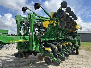 2015 John Deere 1795 Image