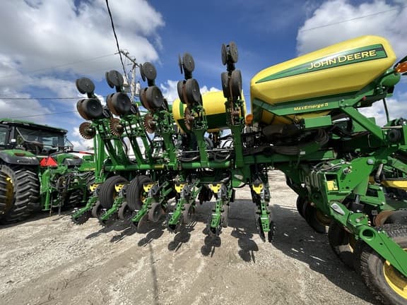 Image of John Deere 1795 equipment image 4