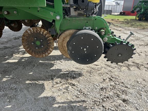 Image of John Deere 1795 equipment image 1