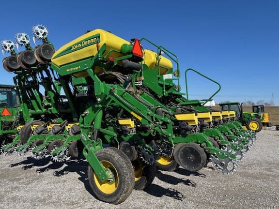 Image of John Deere 1795 equipment image 2