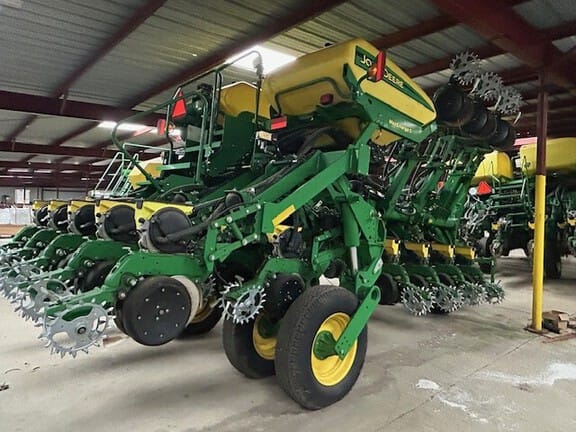 2015 John Deere 1795 Equipment Image0