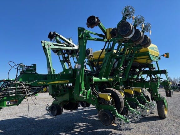 2015 John Deere 1795 Equipment Image0