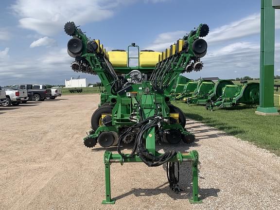 Image of John Deere 1795 equipment image 1