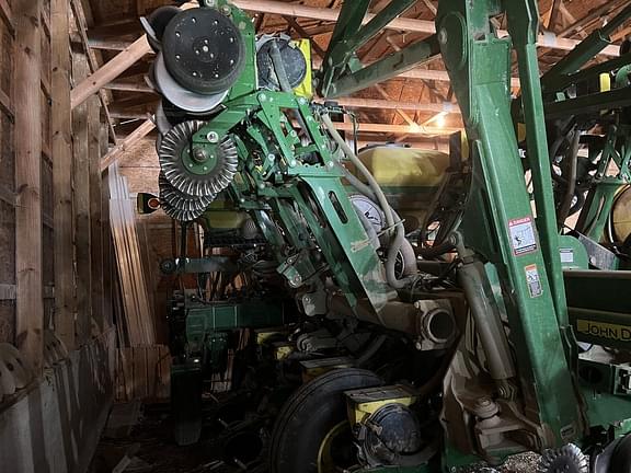 Image of John Deere 1795 equipment image 2