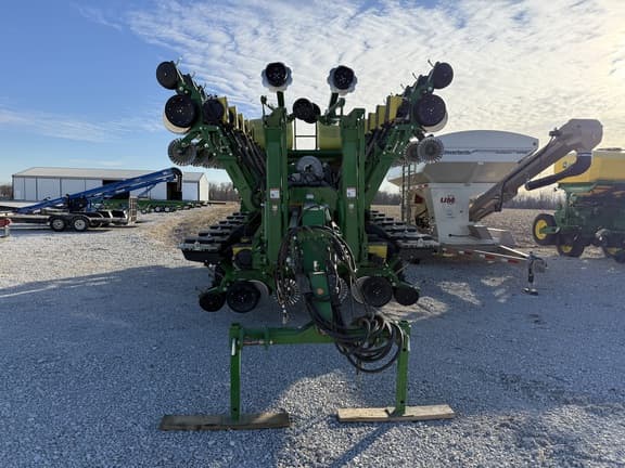 Image of John Deere 1795 equipment image 1