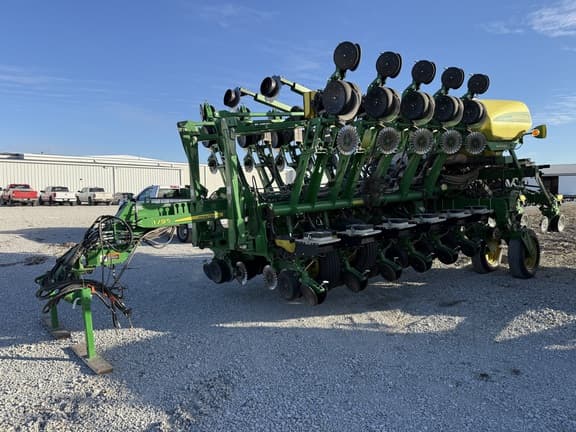 Image of John Deere 1795 equipment image 3