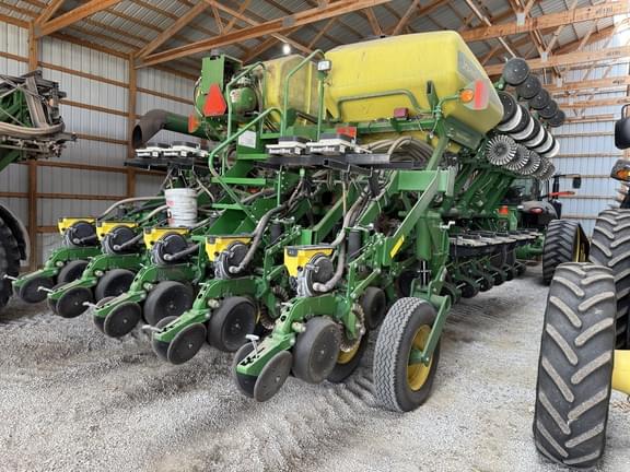 Image of John Deere 1795 equipment image 2