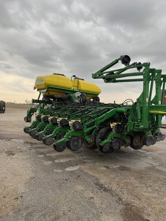 2015 John Deere 1795 Equipment Image0