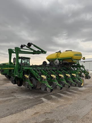 Image of John Deere 1795 equipment image 1