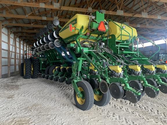 Image of John Deere 1795 equipment image 3