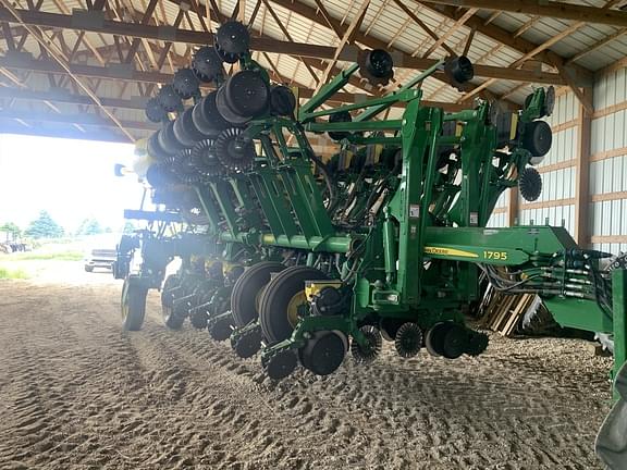 Image of John Deere 1795 equipment image 1