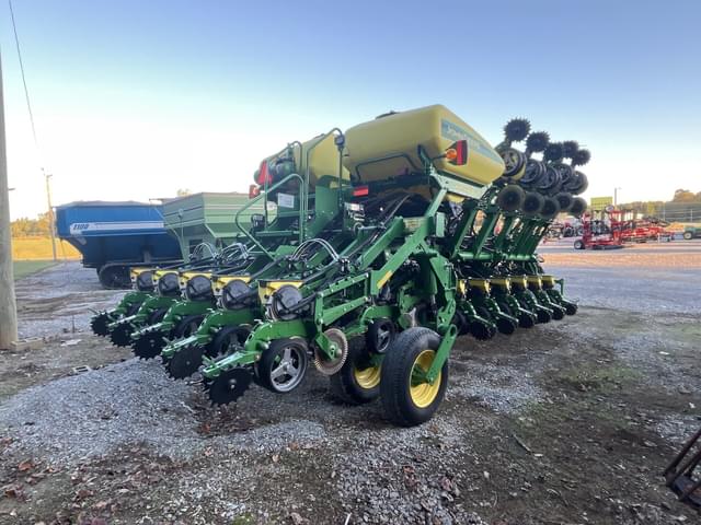 Image of John Deere 1795 equipment image 2