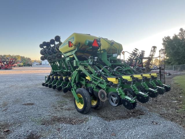 Image of John Deere 1795 equipment image 4