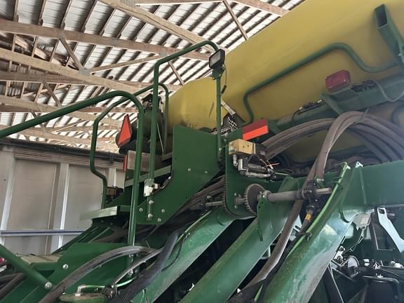 Image of John Deere 1795 equipment image 3